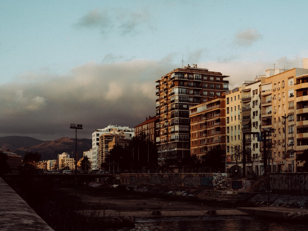 Moderne Cloud-Infrastruktur und Server-Rack Illustration